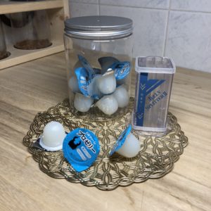 クワガタのエサは「KBファームのプロゼリー」を愛用しています。